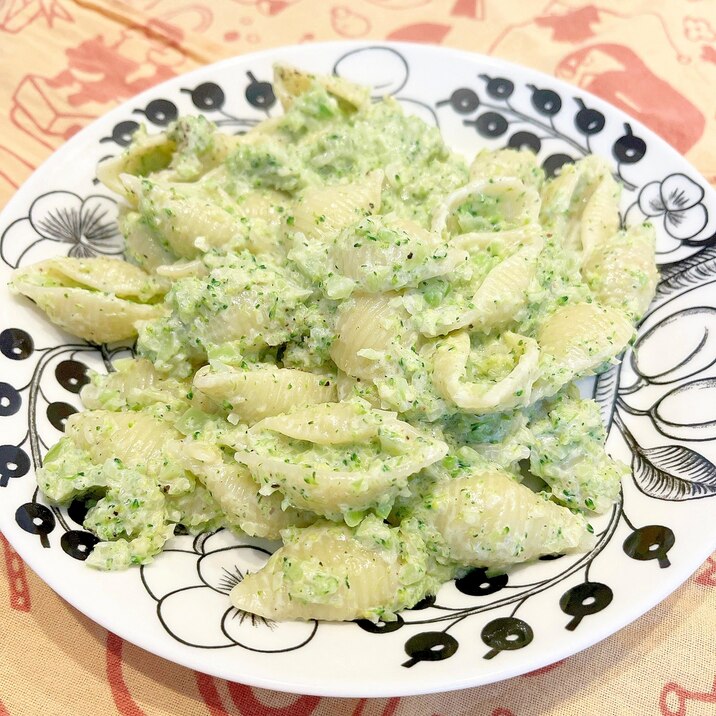 ブロッコリーソースのショートパスタ